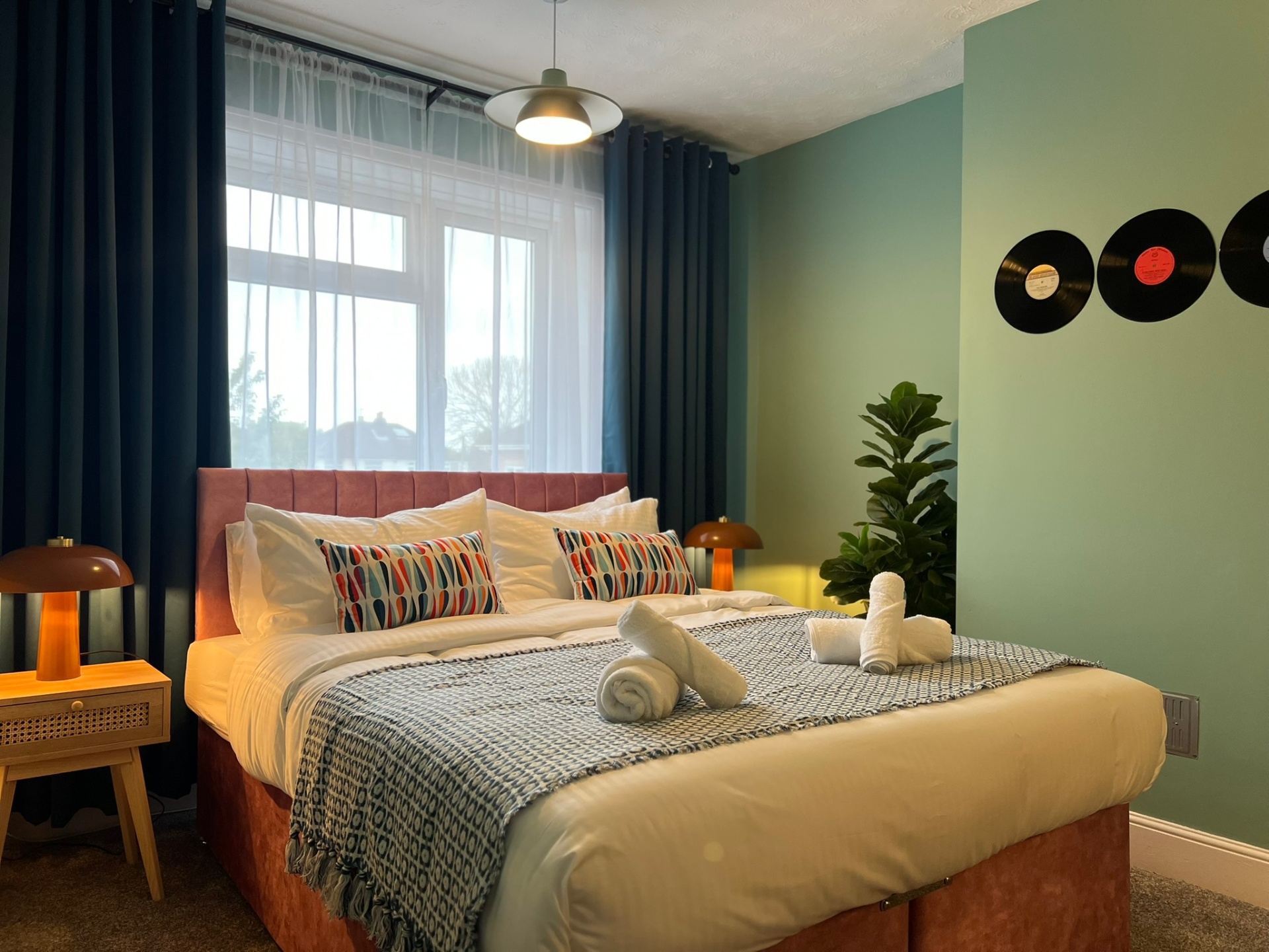 One-Bed Apartment Serviced Accommodation — image 2