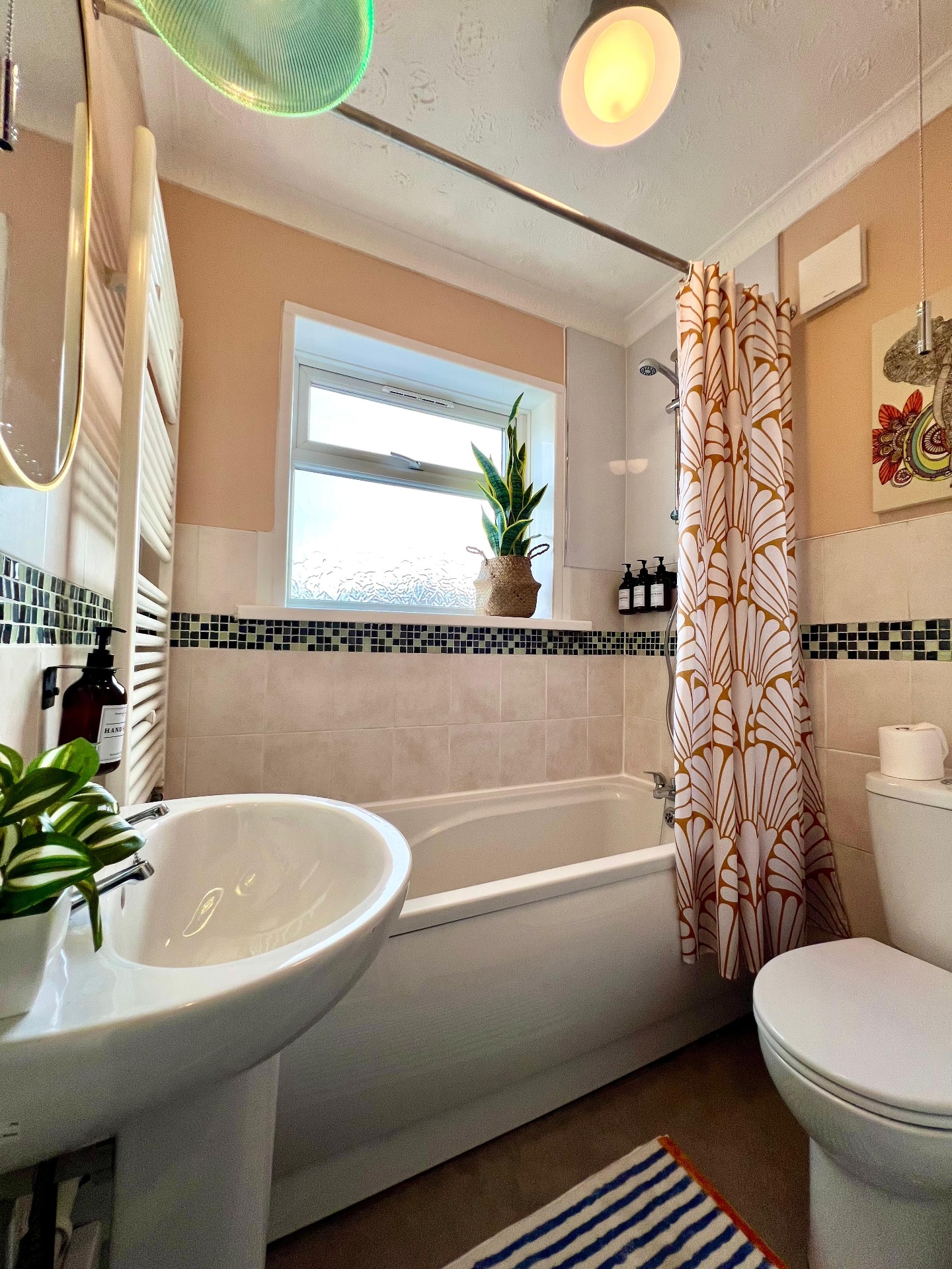 One-Bed Apartment Serviced Accommodation — image 3