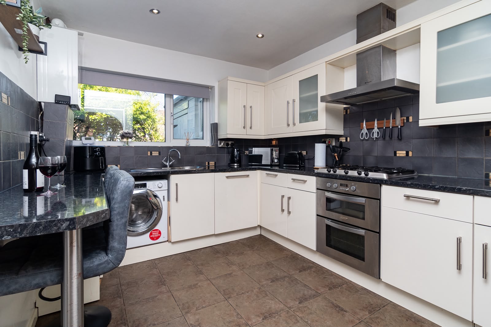 Three-Bed Semi-Detached Serviced Accommodation — image 4