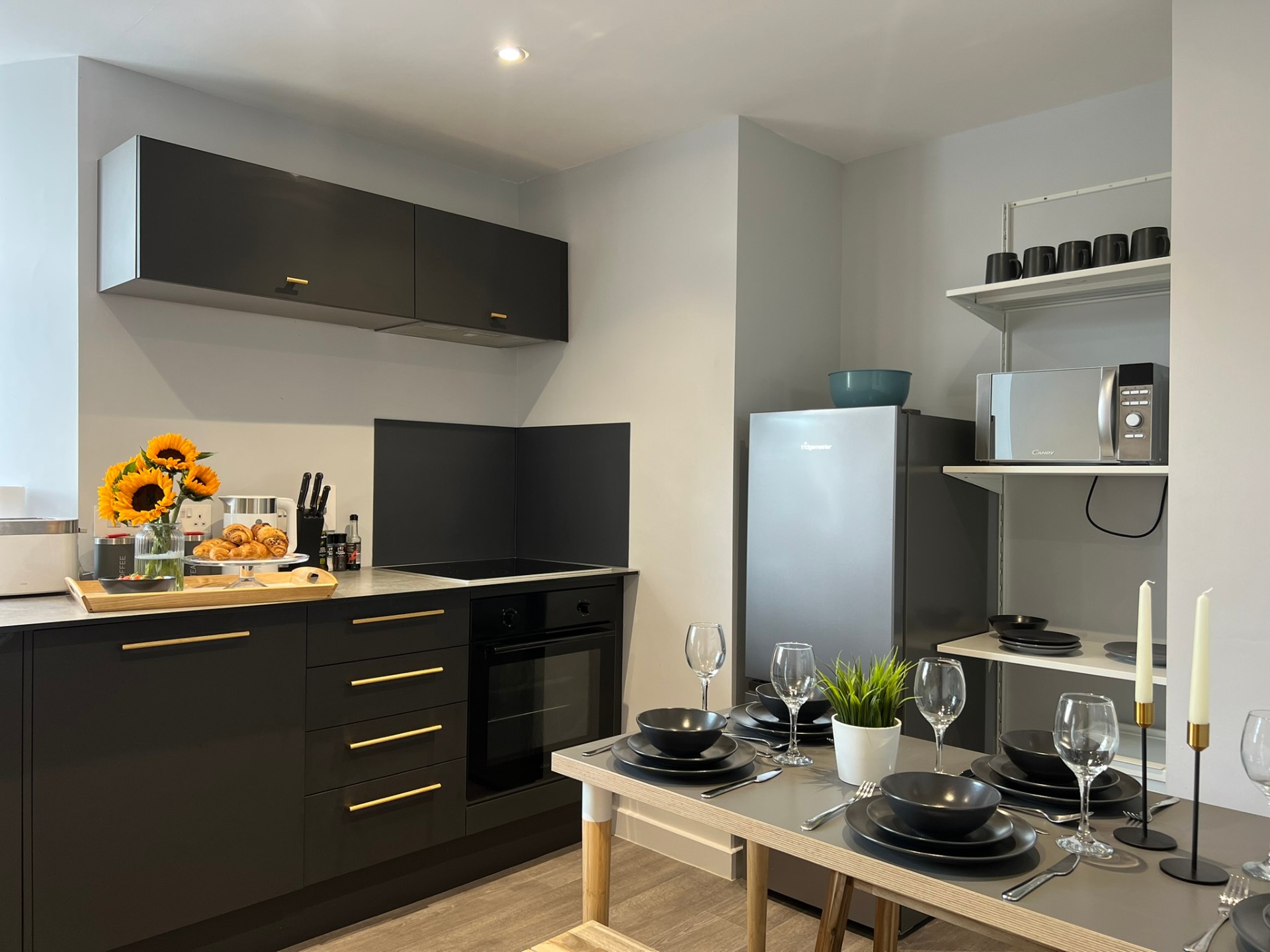 Three-Bed Apartment Serviced Accommodation — image 2